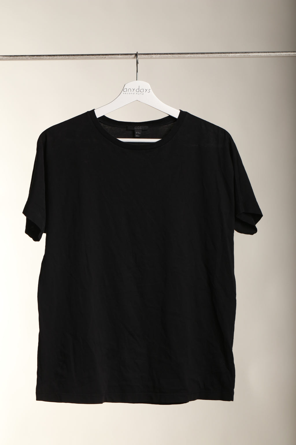 Damski T-shirt COS XS – czarny