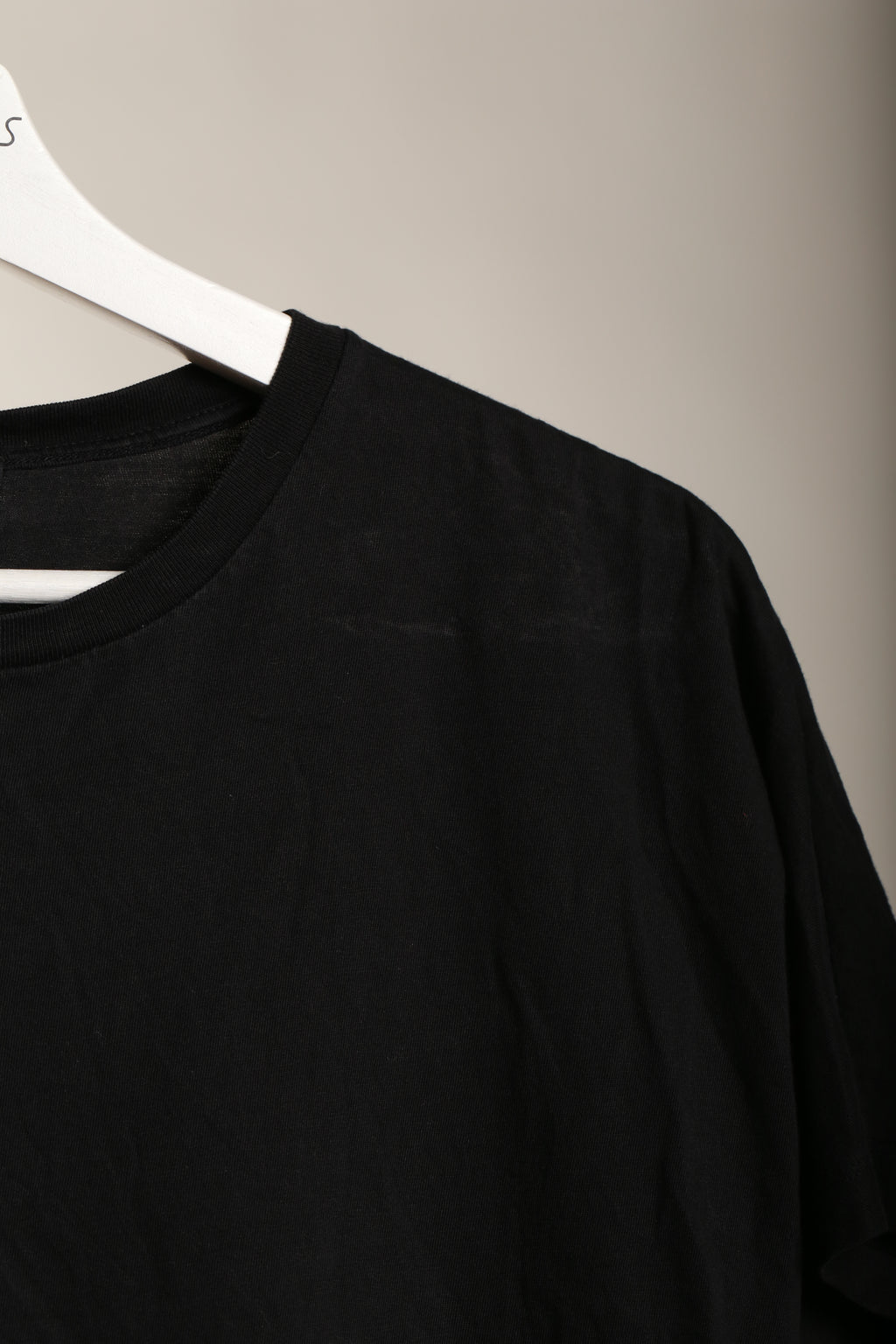 Damski T-shirt COS XS – czarny