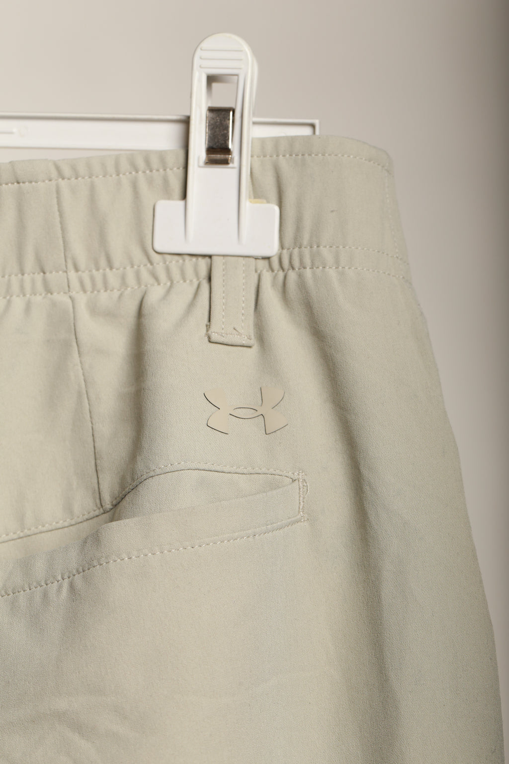 Męskie spodnie Under Armour 34x30 – beżowe